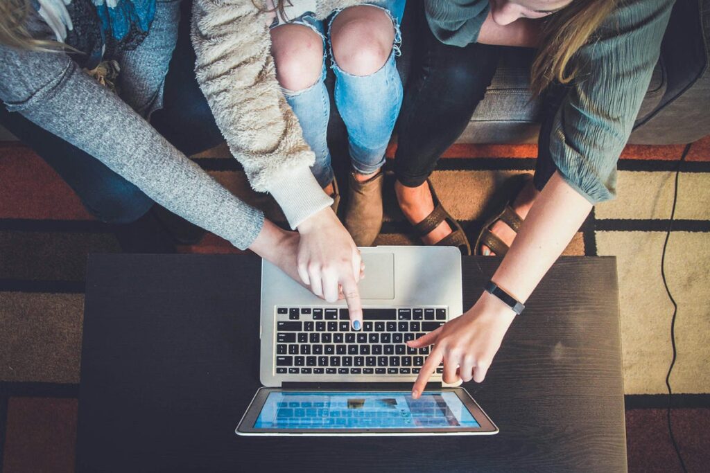 Day in the Life of a Trendnologies Student: What to Expect